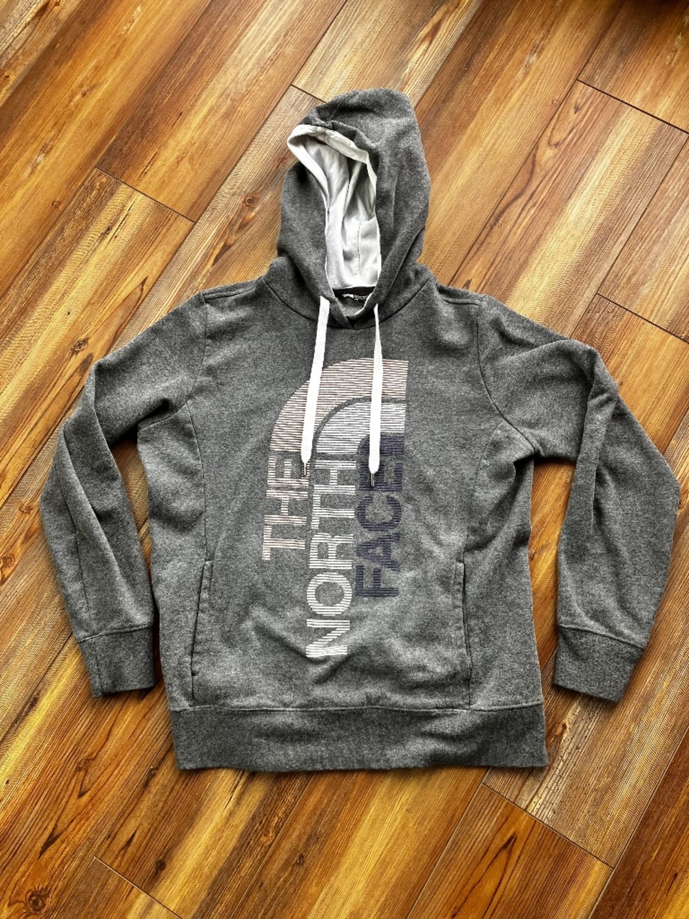 The North Face Womens Size L Gray Logo Hoodie Pullover Sweatshirt Front Pocket